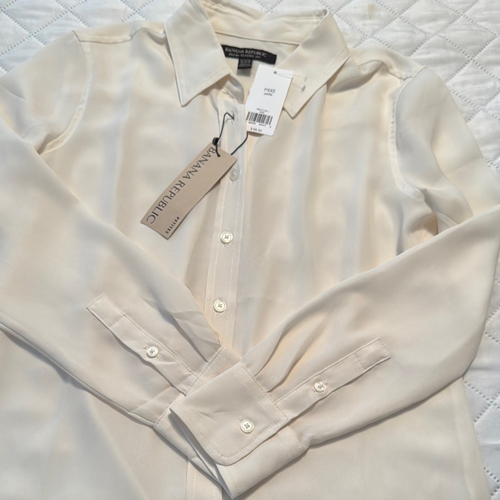 Banana Republic Cream Button-Up Shirt NWT